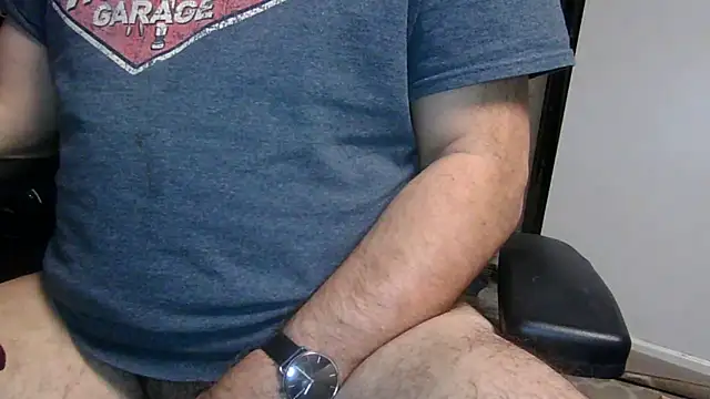 Snapshot of thickdaddy59 chatting on 12.22.24 thickdaddy59 online show from 12.22.24