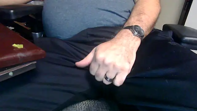 Snapshot of thickdaddy59 chatting on 12.23.24 thickdaddy59 online show from 12.23.24