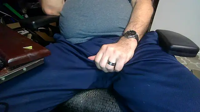 Snapshot of thickdaddy59 chatting on 03.06.25 thickdaddy59 online show from 03.06.25