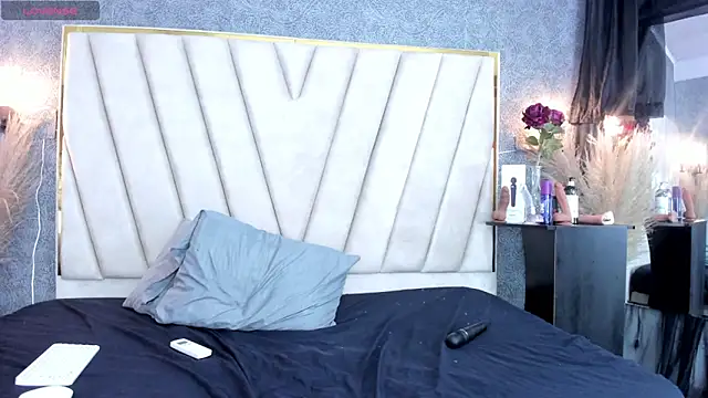 Snapshot of Madison-Diaz chatting on 02.14.25 Madison-Diaz online show from 02.14.25