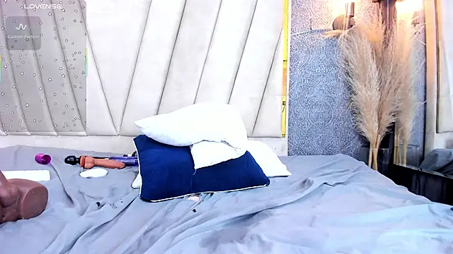 Snapshot of Madison-Diaz chatting on 02.26.25 Madison-Diaz online show from 02.26.25