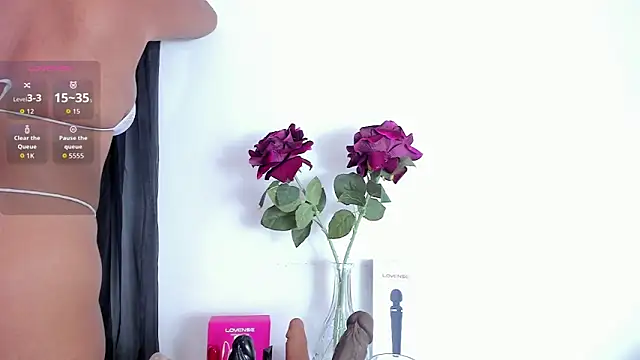 Snapshot of Madison-Diaz chatting on 10.27.25 Madison-Diaz online show from 10.27.25