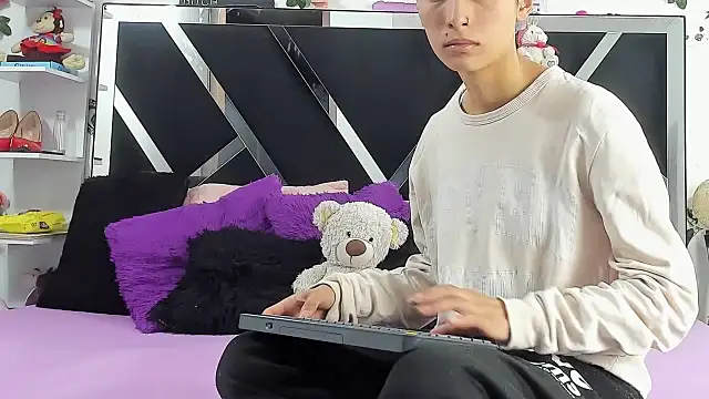 abby eemily online show from 10.08.25