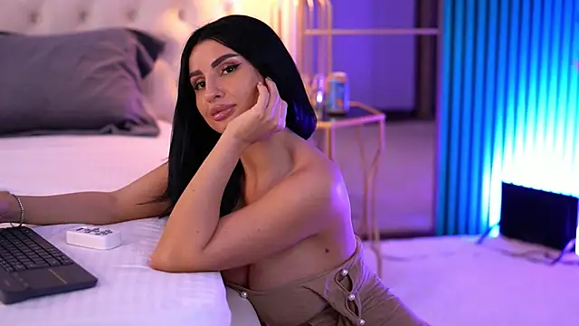 IsabelleHunt online show from 02.10.25