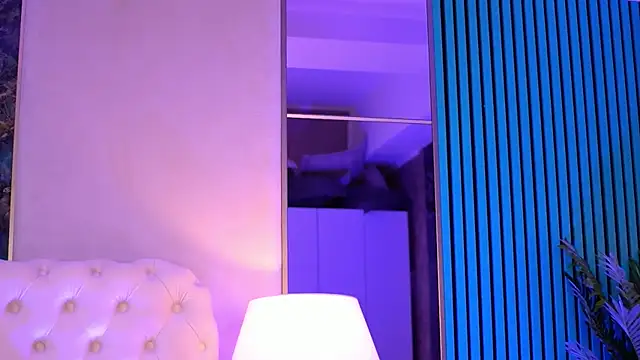 IsabelleHunt online show from 02.14.25