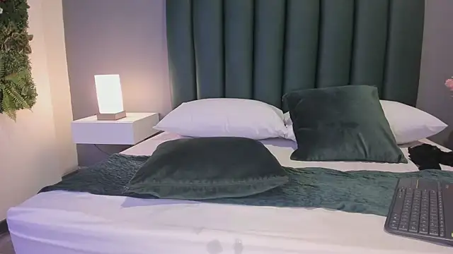 Snapshot of Julia_Martinez_ chatting on 03.20.25 Julia Martinez  online show from 03.20.25