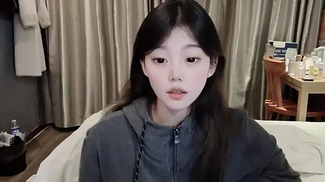 Snapshot of yangyang-1115 chatting on 02.20.25 yangyang-1115 online show from 02.20.25
