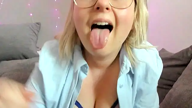 Lillyloo  online show from 03.10.25