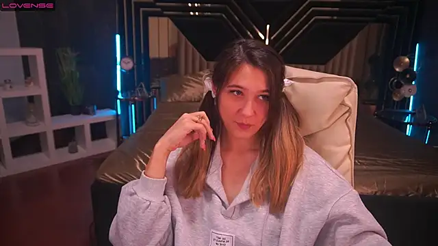 DreamyLinaa online show from 12.07.24