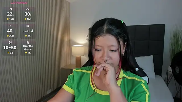 aurora johnson  online show from 01.04.25