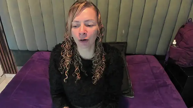 Snapshot of alaha_evans chatting on 05.03.26 alaha evans online show from 05.03.26