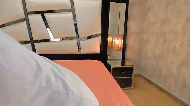 AriannaRussell  online show from 09.15.25