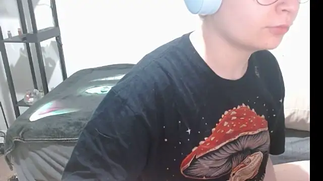 Snapshot of livcutebaby chatting on 12.31.24 livcutebaby online show from 12.31.24