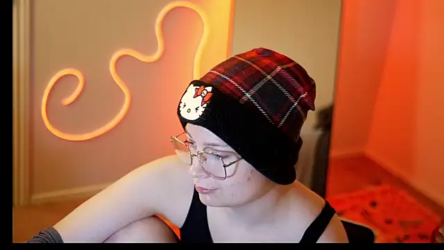 Snapshot of livcutebaby chatting on 03.22.25 livcutebaby online show from 03.22.25