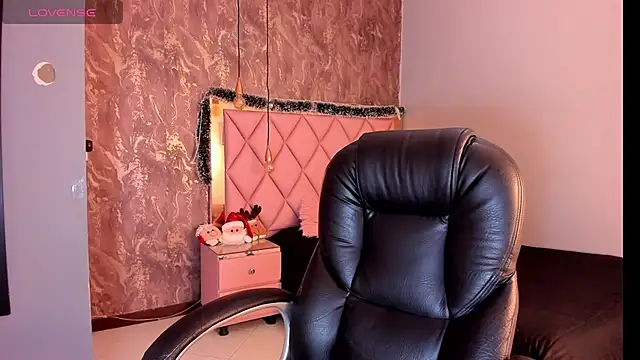 SKYLERWHIITEE online show from 12.19.24