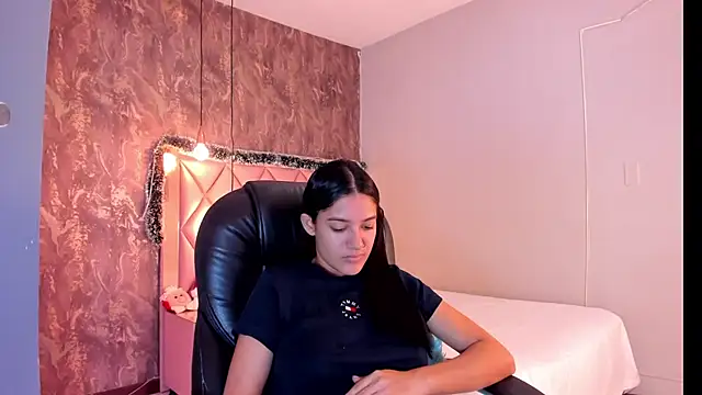 SKYLERWHIITEE online show from 12.21.24