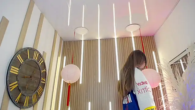 Aniie Doll online show from 01.06.26