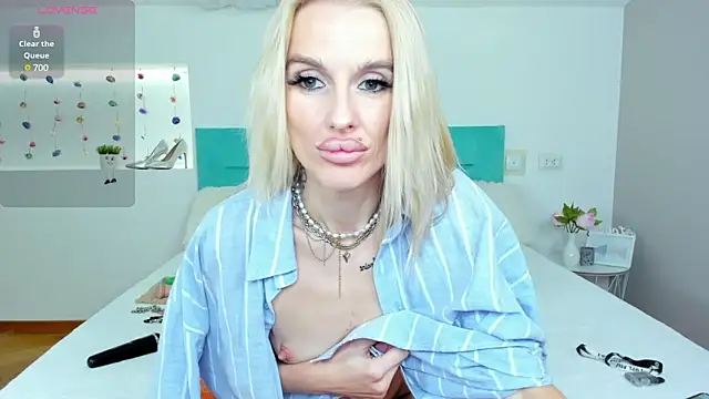 Lana kitty   online show from 12.13.24
