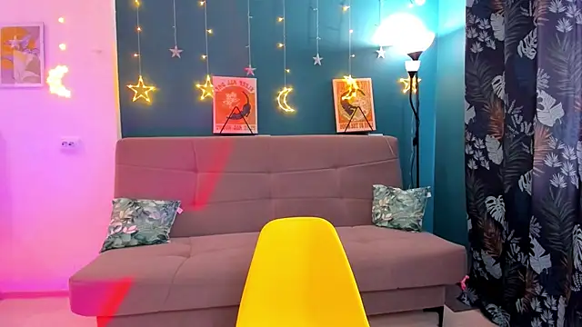 Snapshot of Xloe_Queen chatting on 02.11.25 Xloe Queen online show from 02.11.25