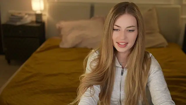 Snapshot of Maggie_tenderness chatting on 10.03.25 Maggie tenderness online show from 10.03.25