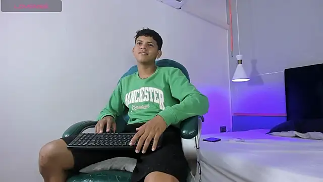 Snapshot of Jeffry_wolvess chatting on 02.27.26 Jeffry wolvess online show from 02.27.26