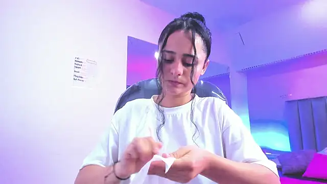 Giselle Roldan online show from 01.11.26