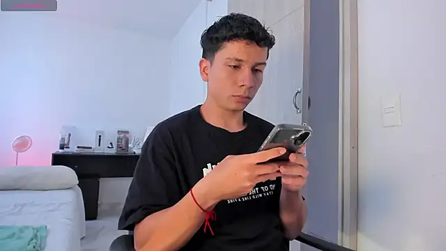 Snapshot of NathanGreyX chatting on 12.29.24 NathanGreyX online show from 12.29.24