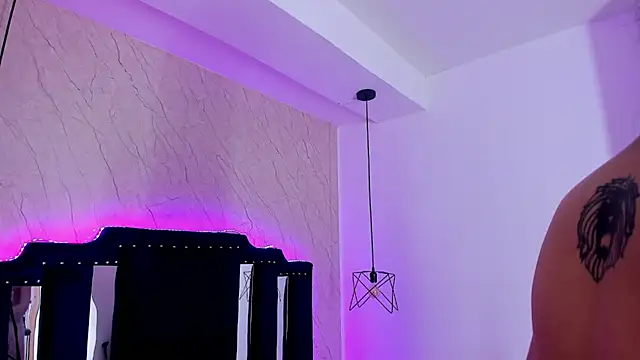 Snapshot of Vick_daves_ chatting on 10.29.25 Vick daves online show from 10.29.25