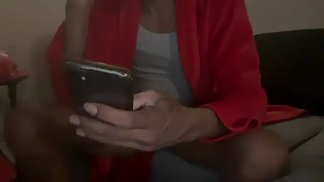 Snapshot of skarfosbabes69 chatting on 12.17.24 skarfosbabes69 online show from 12.17.24