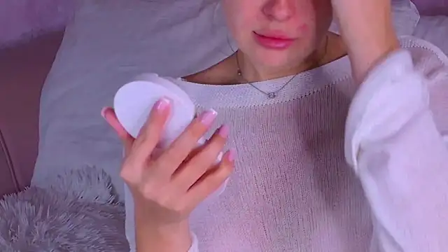 BeatriceEsmont online show from 10.08.25