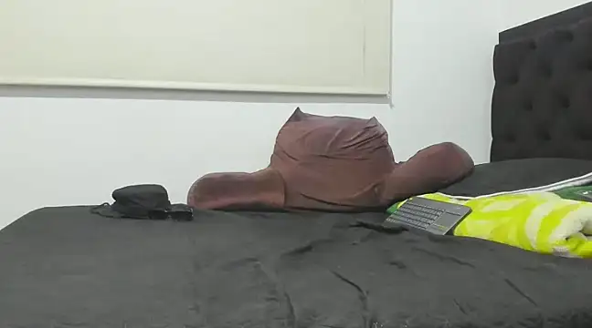 Snapshot of latin_bbc chatting on 01.12.25 latin bbc online show from 01.12.25