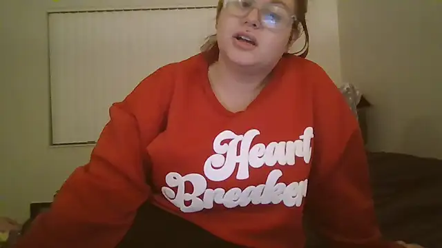 Snapshot of HoneyBear19 chatting on 02.15.25 HoneyBear19 online show from 02.15.25