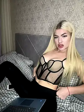 Snapshot of Cute_Barbieee_ chatting on 12.08.24 Cute Barbieee online show from 12.08.24