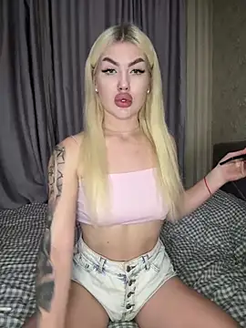 Snapshot of Cute_Barbieee_ chatting on 12.22.24 Cute Barbieee online show from 12.22.24