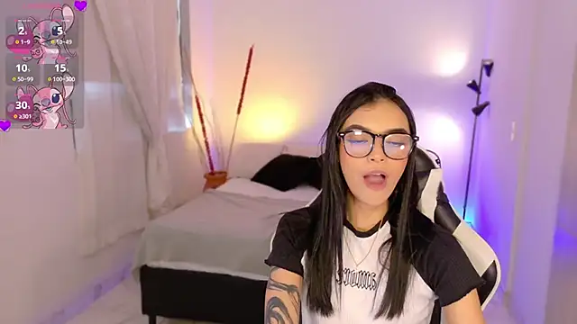 AnabelWolf online show from 10.27.25