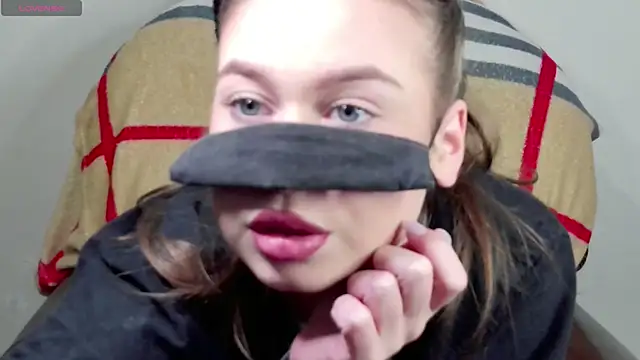 Mikki5P online show from 02.18.25