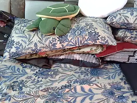 Snapshot of Unique_emy chatting on 12.02.25 Unique emy online show from 12.02.25