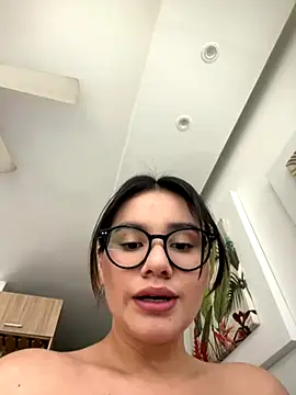 Snapshot of mia_quispe chatting on 09.10.25 mia quispe online show from 09.10.25