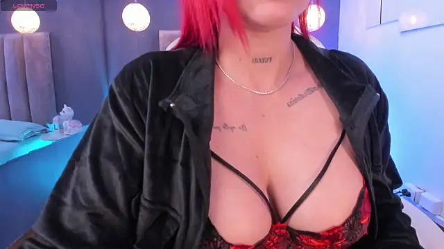 Snapshot of cami_rouxxx_ chatting on 10.08.25 cami rouxxx online show from 10.08.25