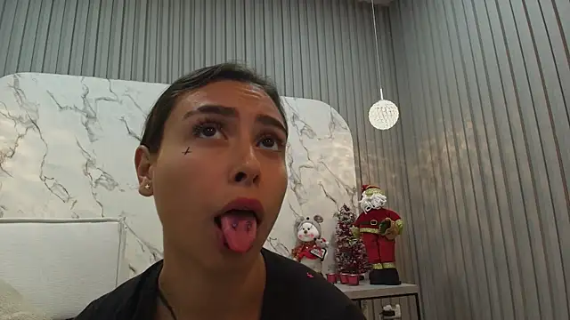Franchesca De Luca online show from 12.20.24