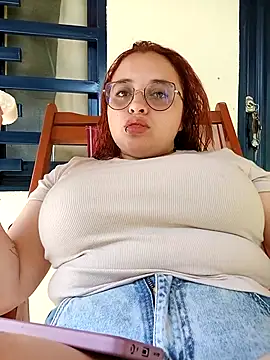 Snapshot of CURVY-HORNY chatting on 09.10.25 CURVY-HORNY online show from 09.10.25