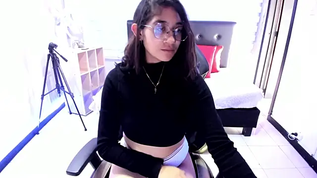 Lili Gomez  online show from 12.07.24
