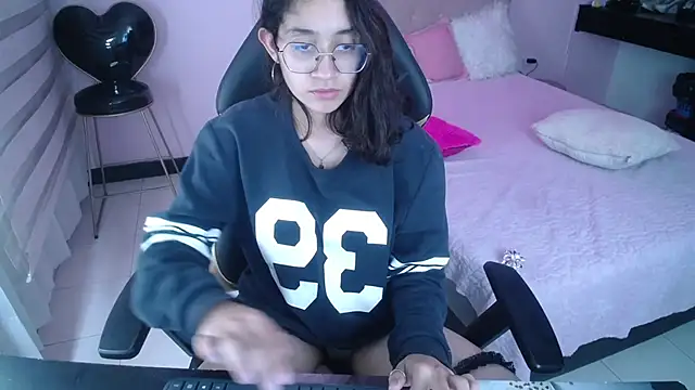 Lili Gomez  online show from 12.30.24