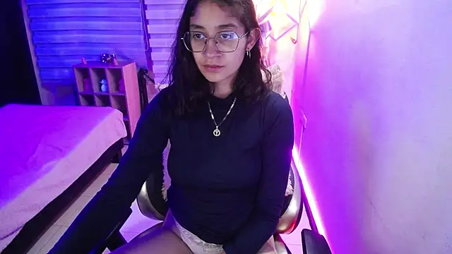 Lili Gomez  online show from 01.12.25