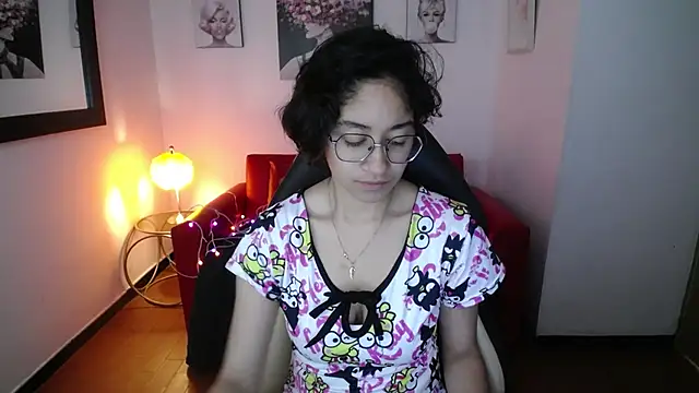 Lili Gomez  online show from 02.15.25