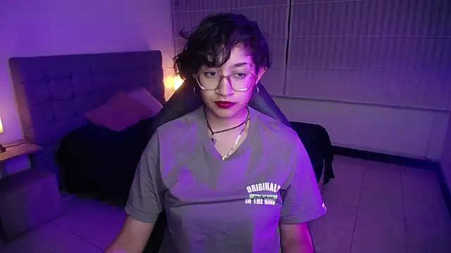 Lili Gomez  online show from 10.13.25