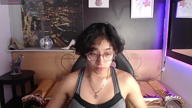 Lili Gomez  online show from 10.21.25