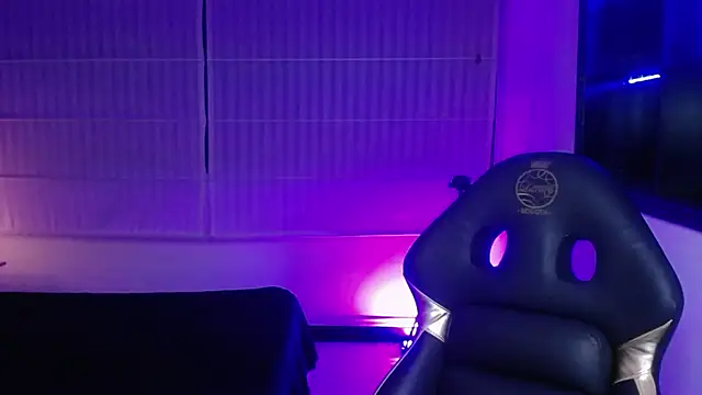 Lili Gomez  online show from 11.26.25