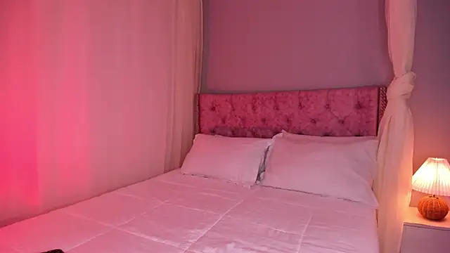 Lia Sweett  online show from 01.13.25