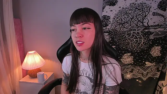 Lia Sweett  online show from 01.14.25